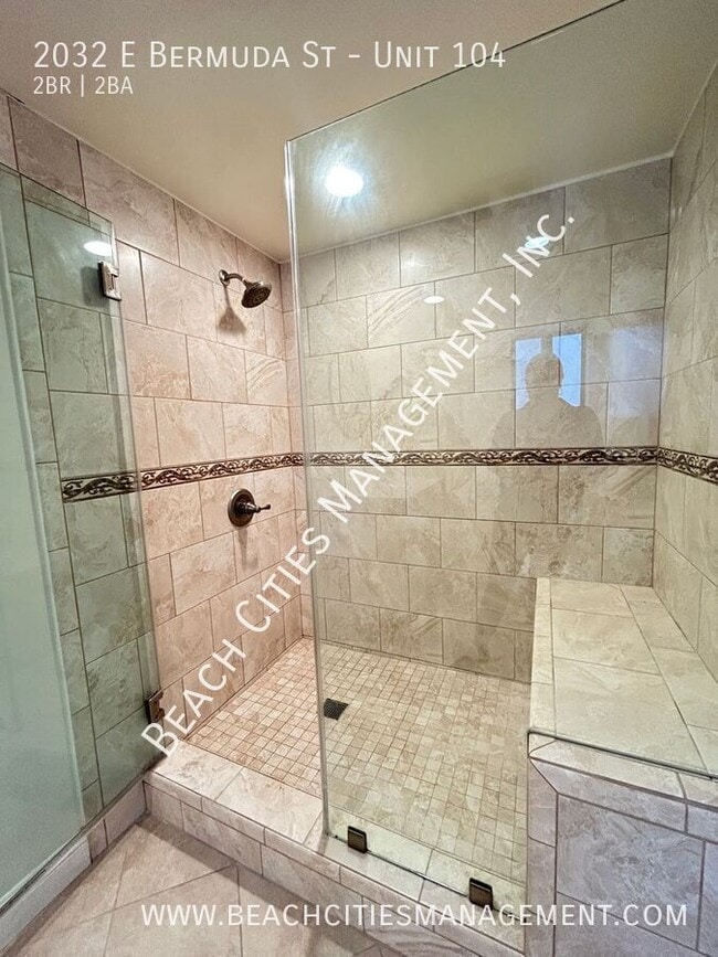 Building Photo - 2032 E Bermuda St