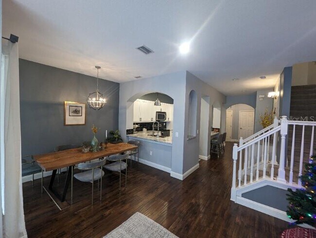 Building Photo - 2142 Park Crescent Dr