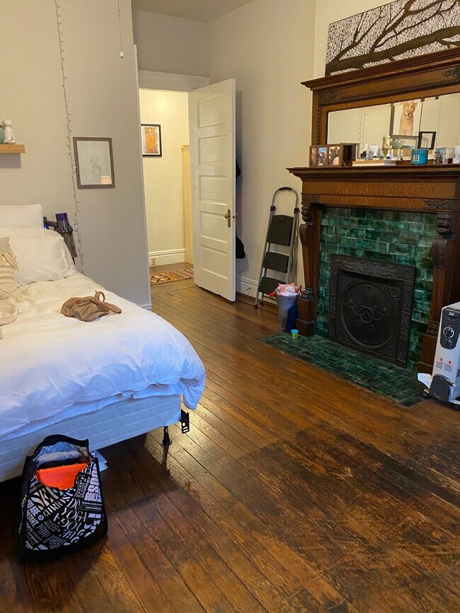 Building Photo - 312-1 South Upper – Available Fall 2026