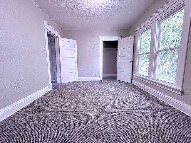 Building Photo - 3-Bed House in Waterloo