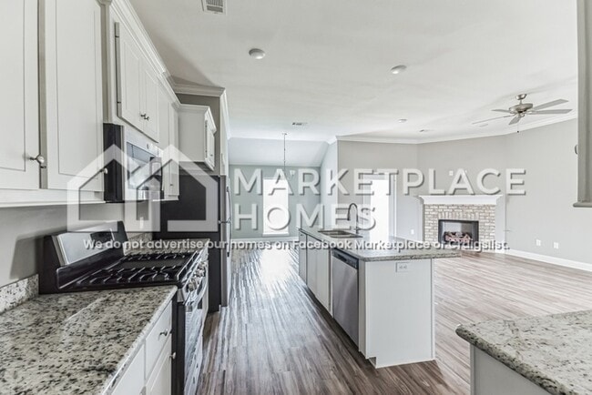 Building Photo - 701 Silver Bnd