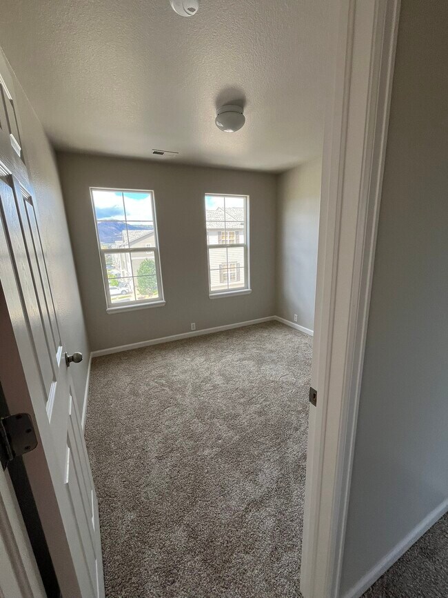 Building Photo - 1119 Yellow Dogwood Heights