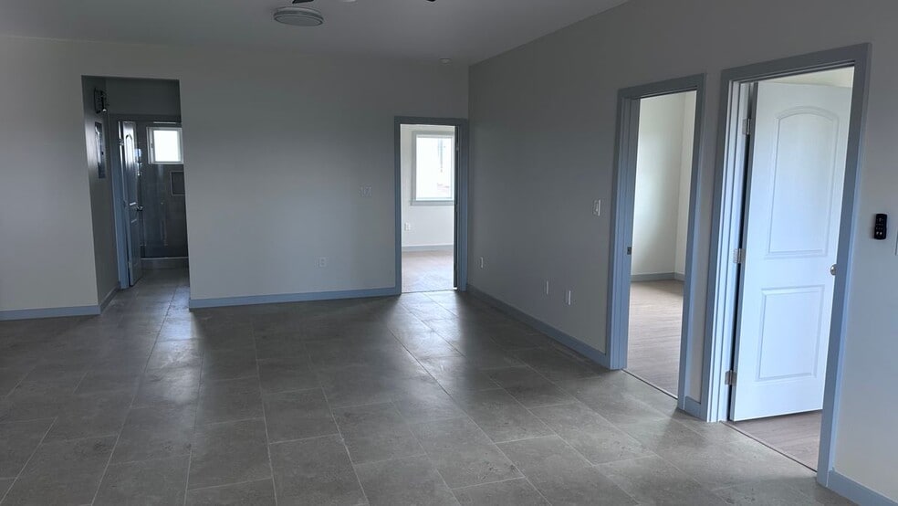 Building Photo - 1350 Kahoma St