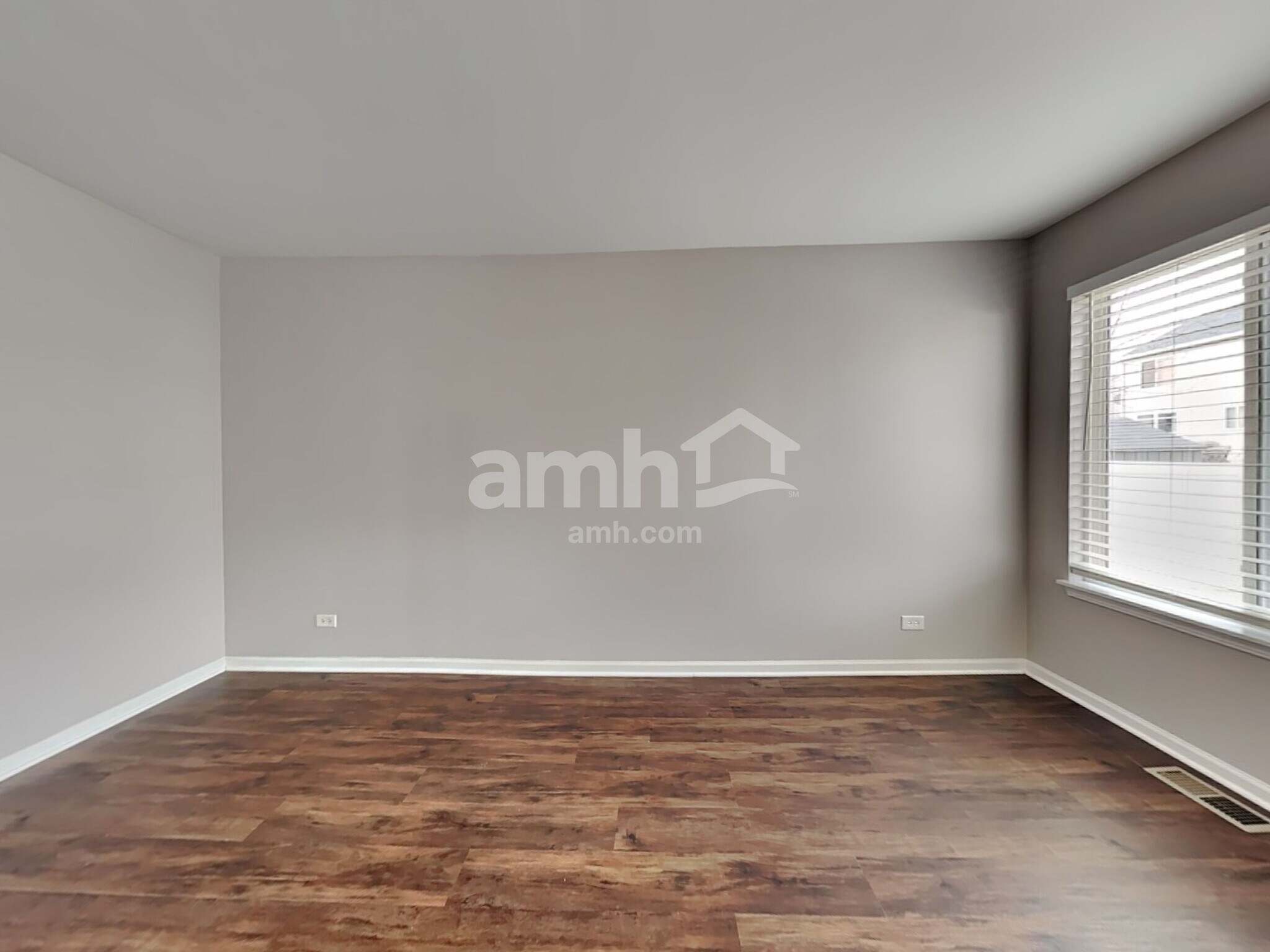 Building Photo - 2811 Stonebridge Dr