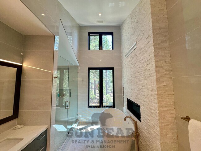 Building Photo - Luxury Mountain Retreat