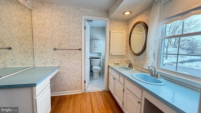 Building Photo - 4325 Majestic Ln