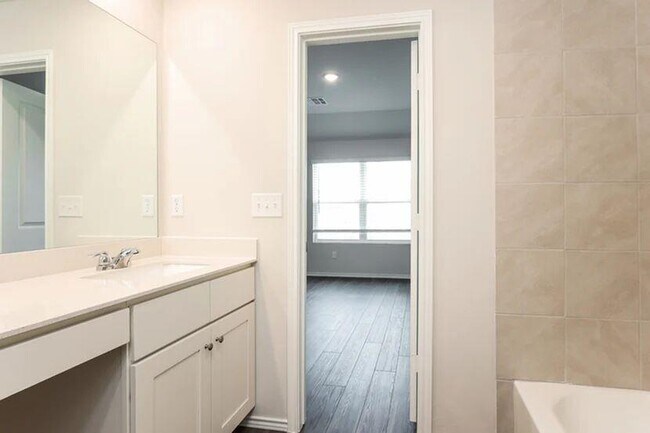 Building Photo - 1804 Dogwood Dr