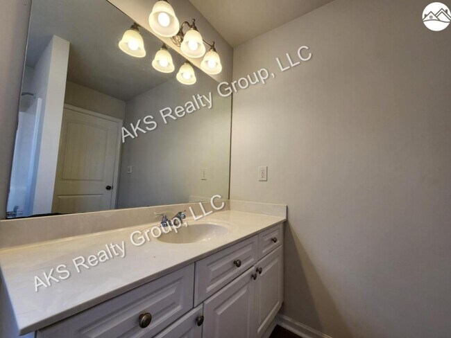 Building Photo - 2269 Ridgemont Dr