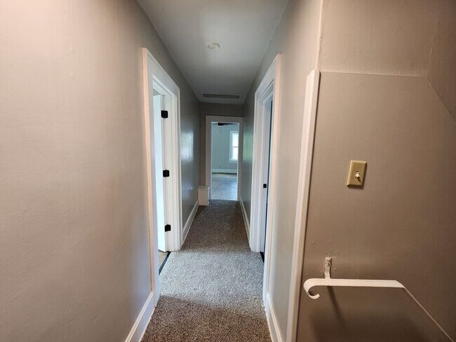 Building Photo - Secure This Newly Remodeled 4 Bedroom 2 Ba...