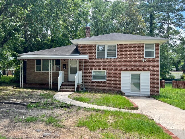 Primary Photo - 3915 Shaw St