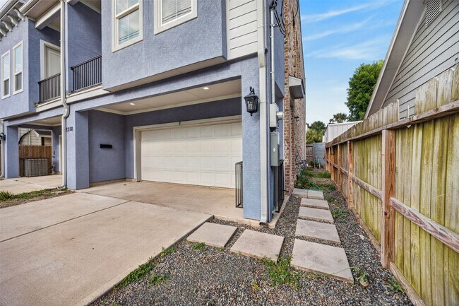 Building Photo - 2310 Detering St