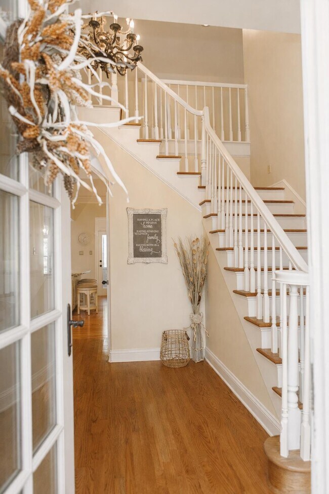 Building Photo - 565 Schaeffer Loop