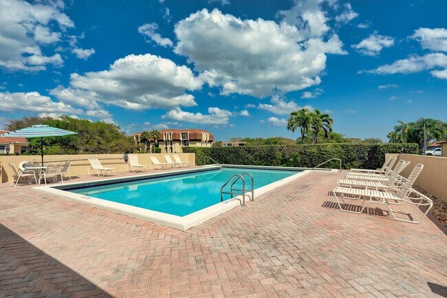 Building Photo - 5390 Woodland Lakes Dr