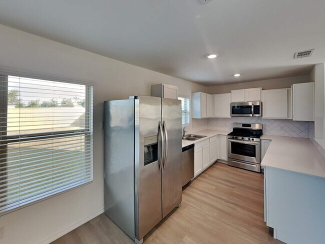 Building Photo - 18739 Faustina Way