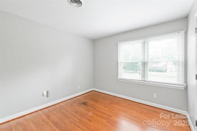 Building Photo - 5001 Vescova Ct