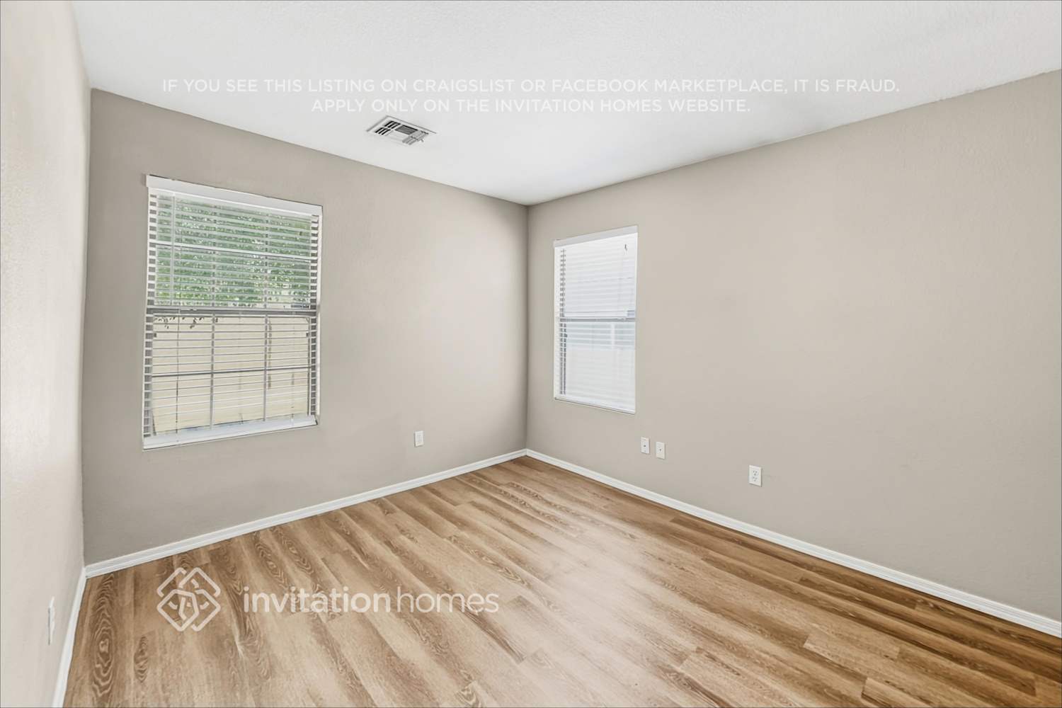 Building Photo - 3035 E Santa Rosa Dr