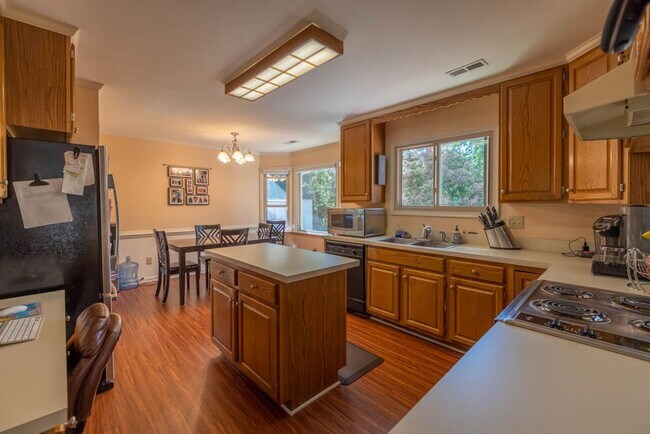 Building Photo - 917 Fox Ridge Trail
