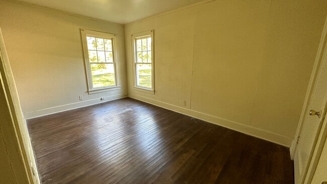 Building Photo - Cute 3 bedroom home!