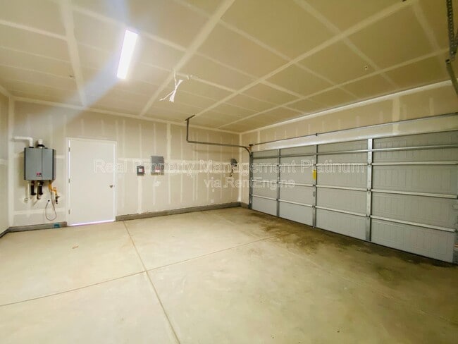 Building Photo - 4137 Beverly Ave