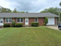 Building Photo - Comfy 3 Bedroom, 2 Bath Duplex located in ...
