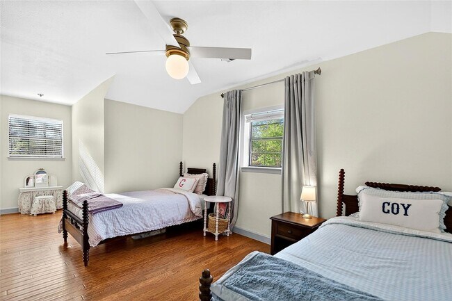 Building Photo - 301 Medlin Creek Loop