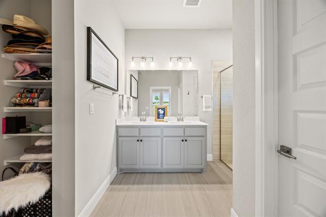 Building Photo - 2102 Clearwater Way