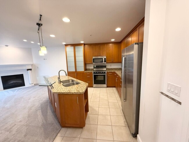 Building Photo - 2BR Condo with Private Patio Near Discovery Park – Blue Heron Community