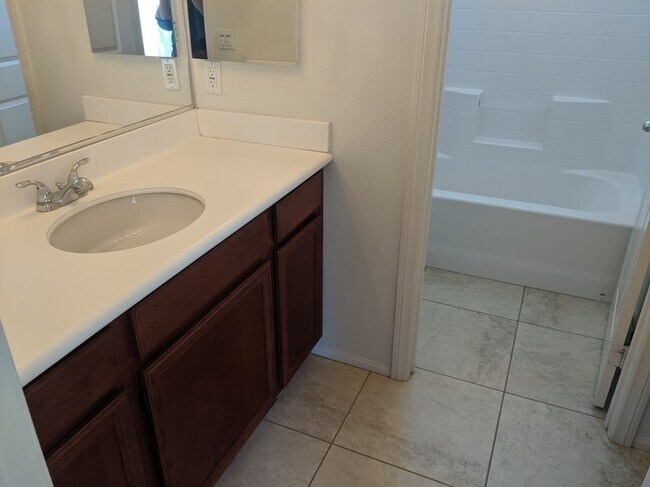 Building Photo - Wolf Creek/South Temecula - 4 Bedroom, 2.5 Bath Home