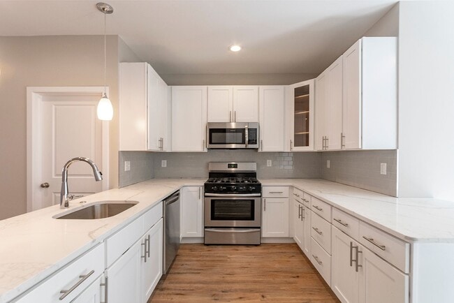 Building Photo - Three Bedroom Point Breeze Townhome w Roof Deck!