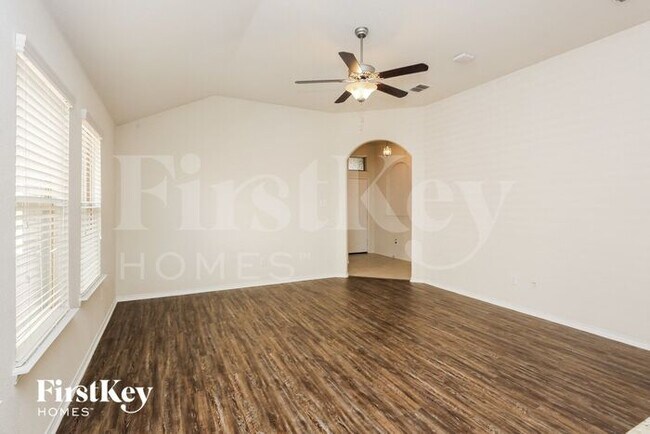 Building Photo - 529 Saguaro Dr