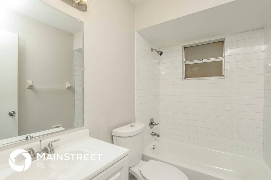 Building Photo - 865 Pine Wood Ave