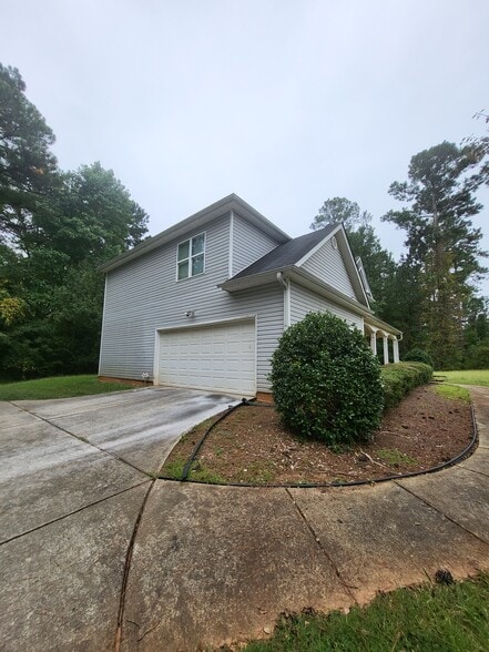 Building Photo - 316 Yorkshire Trce