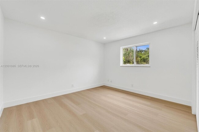 Building Photo - 1611 NE 50th Ct