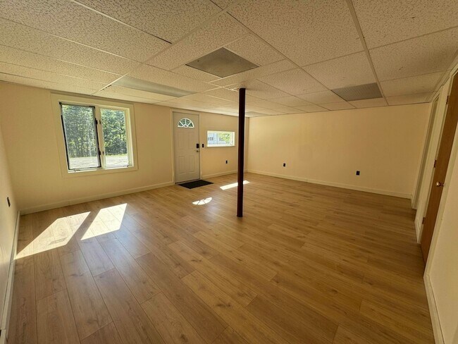 Building Photo - 473 Hapgood Pond Rd