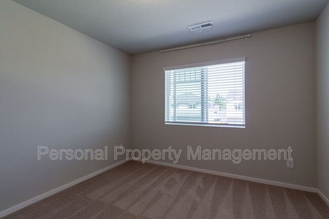 Building Photo - 1708 NE Pioneer Ln