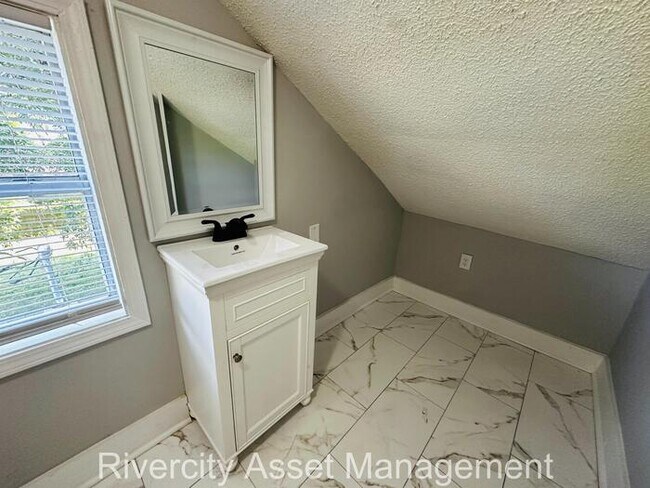 Building Photo - Move-In Ready! Stunning 4-Bedroom, 2-Bath ...