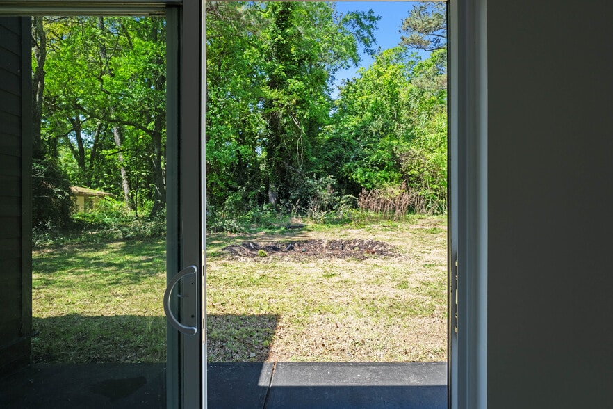 Building Photo - 101 Howell Dr SW