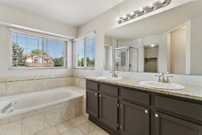 Building Photo - 8875 Aragon Dr