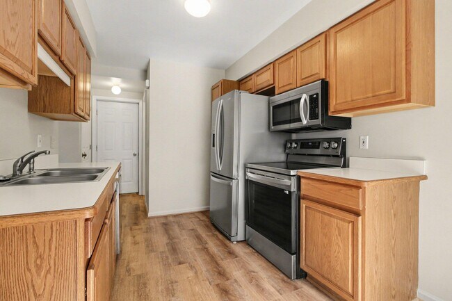 Building Photo - 125 Commons Cir