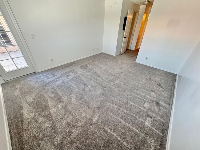 Building Photo - BEAUTIFULLY UPGRADED CONDO - SPACIOUS 2 BE...