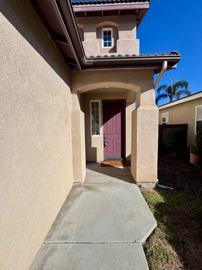 Building Photo - Beautiful 4 bedroom Temecula home sitting ...