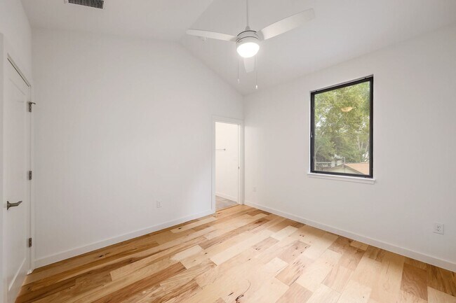 Building Photo - 2104 Columbia Cove