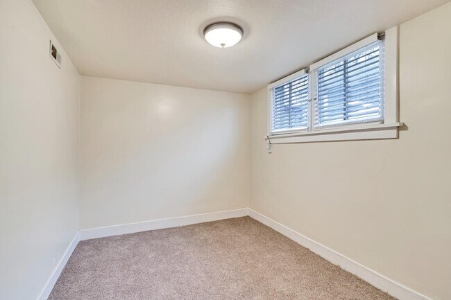 Building Photo - 172 S 600 W