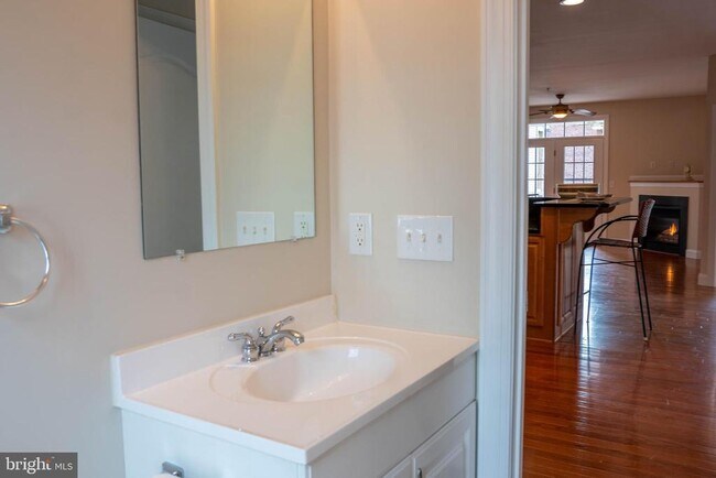 Building Photo - 204 Seneca Way