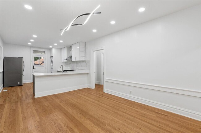 Building Photo - 5412 N Kimball Ave