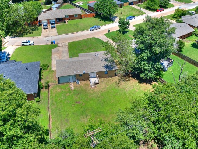 Building Photo - 710 Highland Pkwy