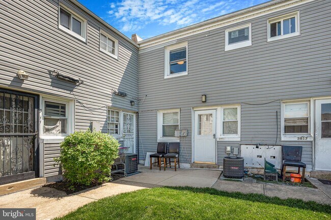 Building Photo - 3815 28th Ave