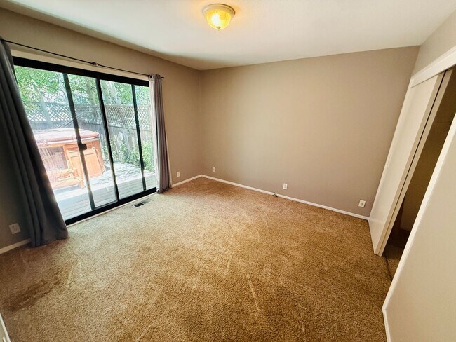 Building Photo - Pet Friendly 4 bed 2 bath house for rent at 1222. Jobs Peak