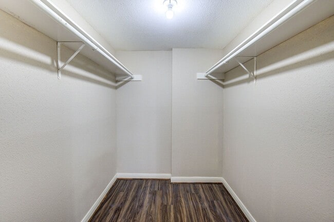 Building Photo - 10729 Braes Bend Dr