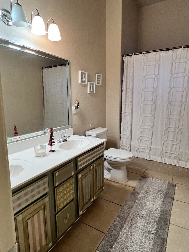 Building Photo - 1031 Los Moros Dr